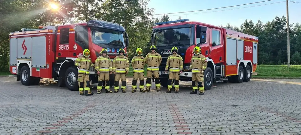 OSP Gródek wzbogaciła się o nowe kurtki ochronne dzięki wsparciu powiatu