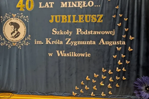Zakończenie półkolonii: projektowanie koszulek i słodka niespodzianka