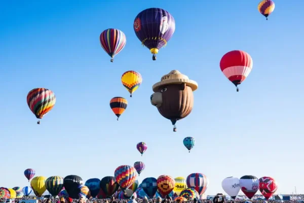 VIII Fiesta Balonowa w Turośni Kościelnej: rekordowa frekwencja i charytatywny wymiar wydarzenia