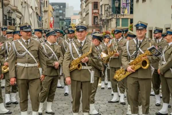 Święto Wojska Polskiego w Choroszczy: msza, wieńce i koncert na błoniach