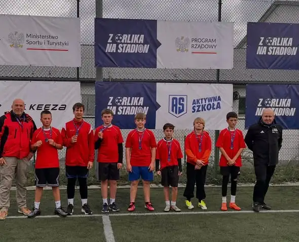 Młodzi piłkarze ze Szkoły w Surażu z wicemistrzostwem w Łapach