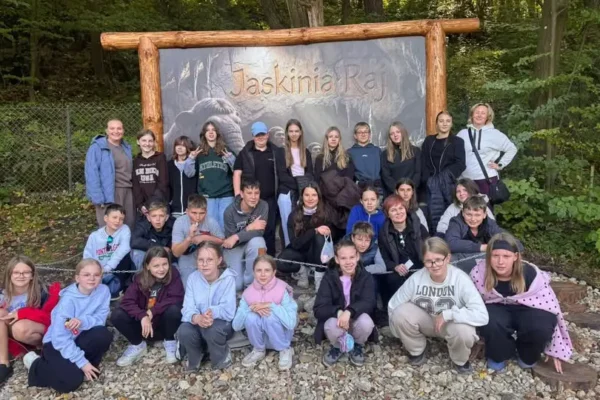 Uczniowie klas 5a i 7a odkrywali podziemne piękno Jaskini Raj