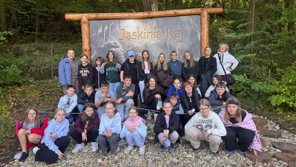 Uczniowie klas 5a i 7a odkrywali podziemne piękno Jaskini Raj