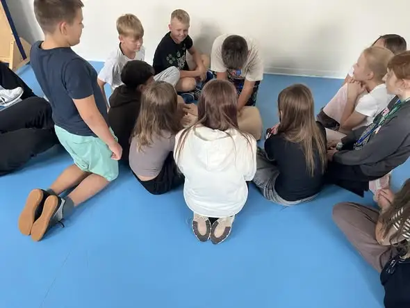 Światowy Dzień Pierwszej Pomocy w szkole w Surażu – uczniowie ćwiczyli ratowanie życia