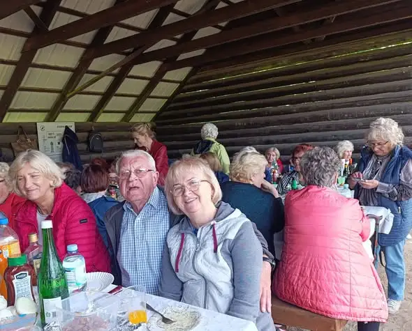Seniorzy z Supraśla i Białegostoku na ognisku w Kopnej Górze