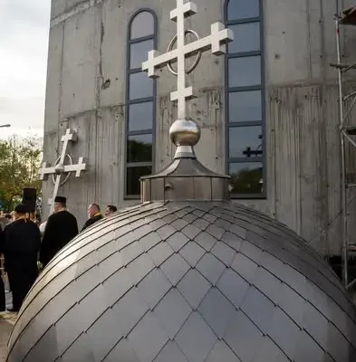 Krzyż na piątej kopule cerkwi w Białymstoku poświęcony