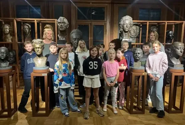 Klasa 4a łączy naukę i sztukę na wyjątkowej wycieczce