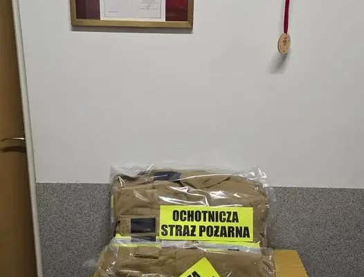 Nowy sprzęt ochronny dla strażaków z Łap dzięki wsparciu powiatu i gminy