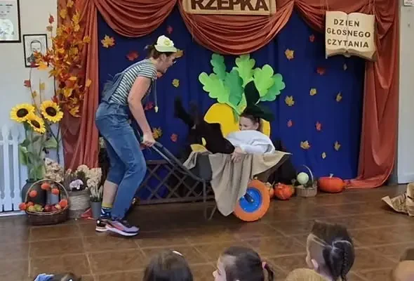 Światowy Dzień Głośnego Czytania w Przedszkolu nr 1 w Łapach – „Rzepka” na wesoło