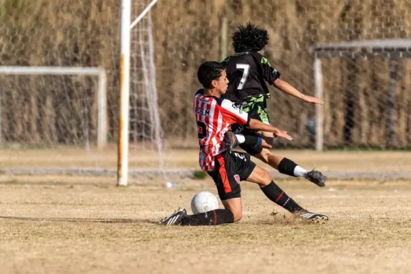 Czarni Czarna Białostocka przegrywają z Wissą Szczuczyn 2:4 w IV lidze podlaskiej