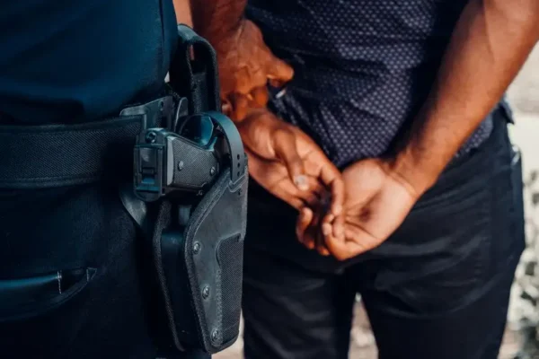 Rozbój w gminie Jasionówka – 35-latek zatrzymany przez monieckich policjantów