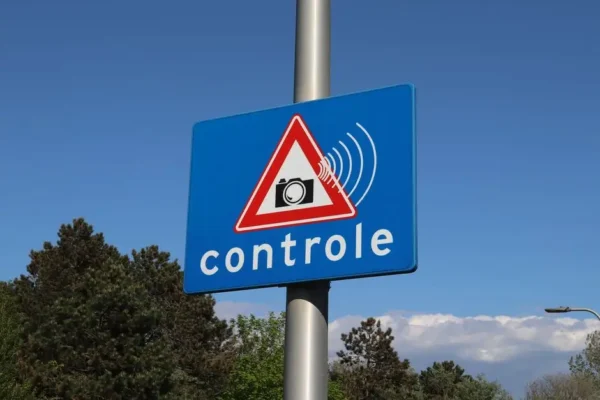 112 km/h w miejscu, gdzie obowiązuje 60-tka. 44-latka straciła prawo jazdy