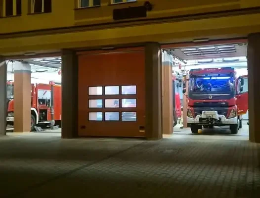 Pożar na terenie jednostki wojskowej w Białymstoku. OSP Wasilków zabezpieczała rejon JRG1