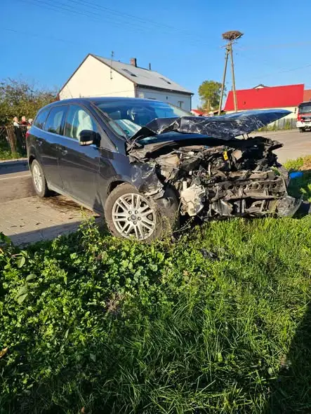 Zderzenie dwóch aut w Pietkowie. Jedna osoba ranna