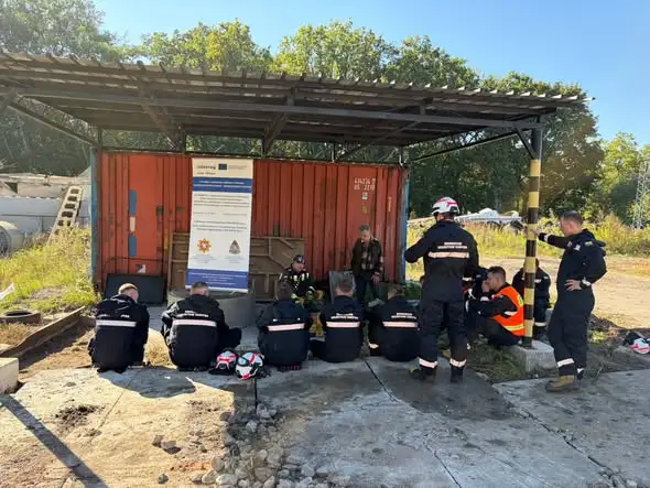 Polscy i litewscy strażacy zakończyli wspólne szkolenie poszukiwawczo-ratownicze na poligonie w Nowym Dworze Mazowieckim
