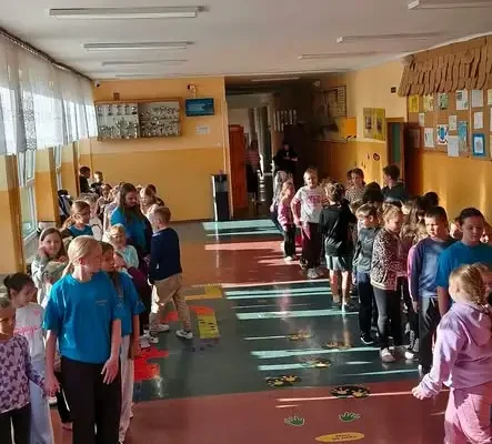 Tydzień Przeciwdziałania Przemocy Rówieśniczej zakończony wspólnym tańcem uczniów