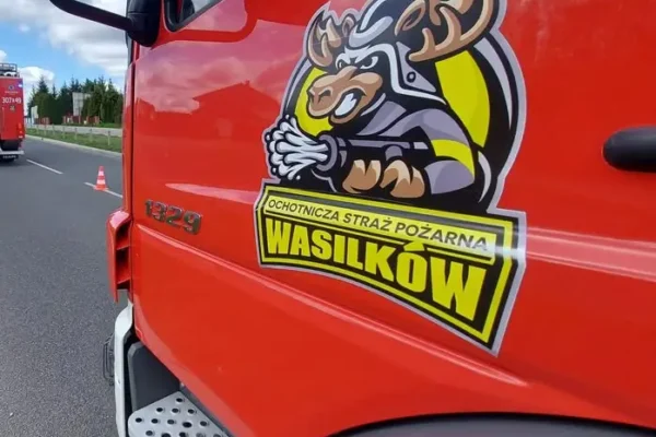 Pożar na tarasie w Nowodworcach i ulatniający się gaz w Wasilkowie – interwencje strażaków
