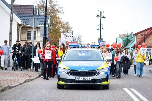 Czerwony Marsz w Wasilkowie: gmina solidarnie przeciw przemocy wobec dzieci