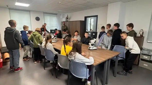 Uczniowie z klas 6a, 6b i 5a odkrywali przyrodę Narwiańskiego Parku Narodowego