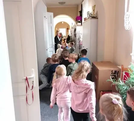 Skrzaty z przedszkola w Bielsku Podlaskim odkrywały tajniki czekolady i codziennej pracy w WTZ
