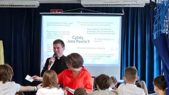 Dzień Papieski w Zespole Szkół w Białymstoku – wspomnienie św. Jana Pawła II