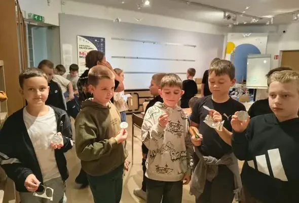 Czwartoklasiści z Łap odkrywali Białystok – kino, muzeum i archeologia