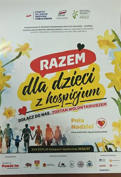 Wolontariusze zasadzili żonkile i rozpoczęli nowy etap współpracy z Fundacją „Pomóż Im”