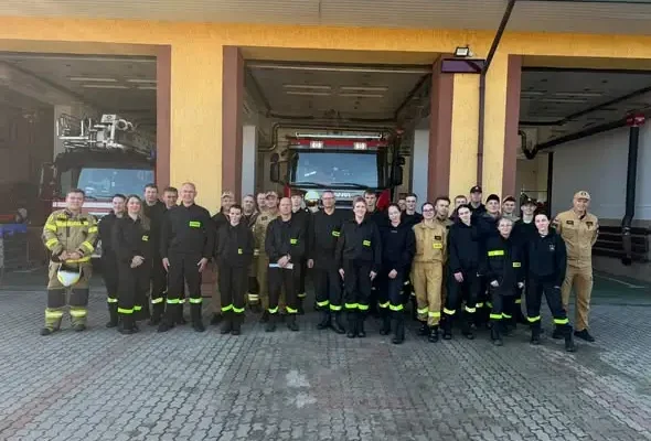 Trzy druhny z OSP Suraż zakończyły kurs podstawowy strażaka ratownika OSP