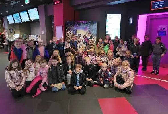 Pierwszaki z wizytą w kinie Helios – bezpieczeństwo i filmowa przygoda
