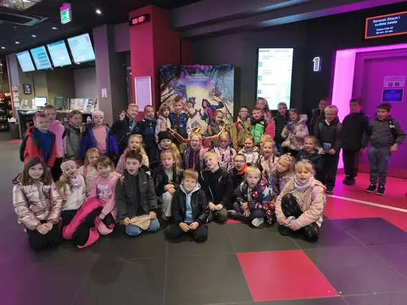 Pierwszaki z wizytą w kinie Helios – bezpieczeństwo i filmowa przygoda