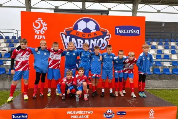 Młodzi piłkarze Korony Dobrzyniewo Duże z sukcesem w Finale Wojewódzkim Tarczyński Copa Kabanos