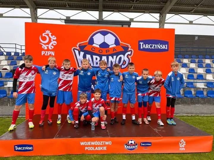 Młodzi piłkarze Korony Dobrzyniewo Duże z sukcesem w Finale Wojewódzkim Tarczyński Copa Kabanos