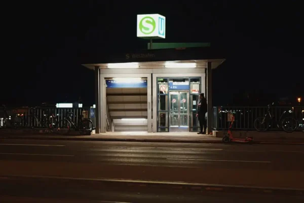 20-latek na hulajnodze elektrycznej uciekał przed policją. Był pijany